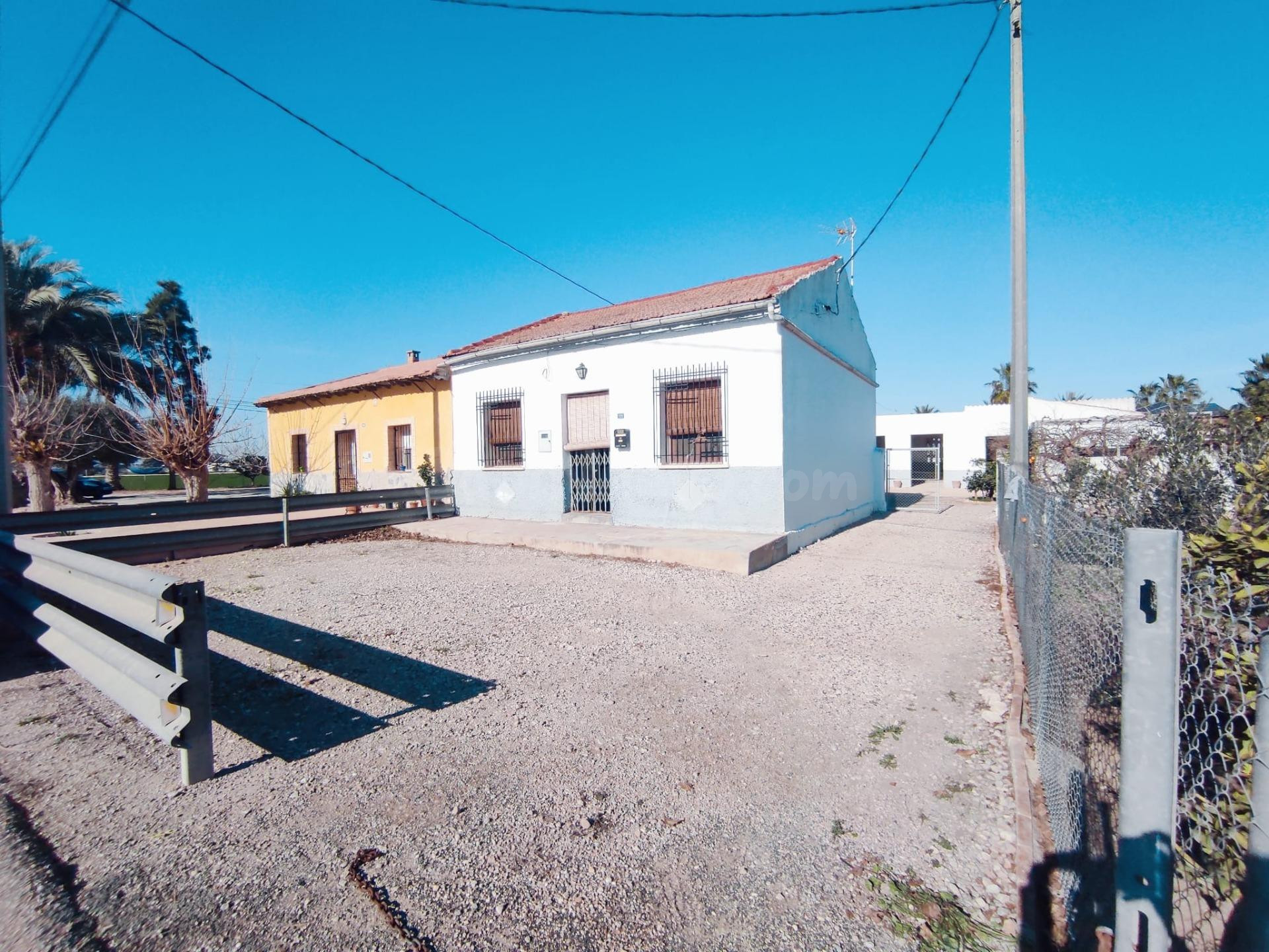 Fantástica casa con terreno en Dolores, Alicante