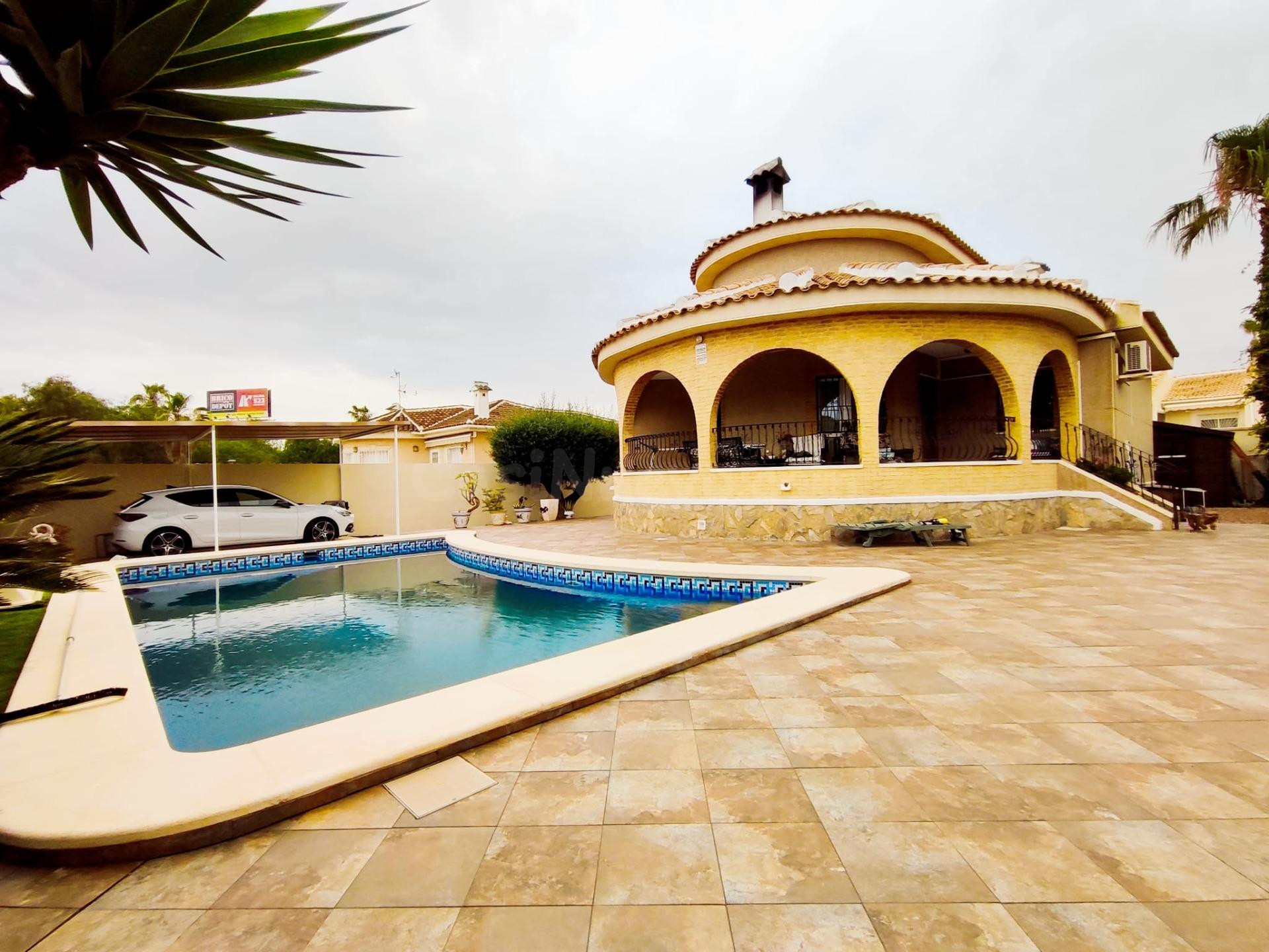 Fantástico chalet independiente en Urbanización Monteazul, Benijófar, Costa Blanca