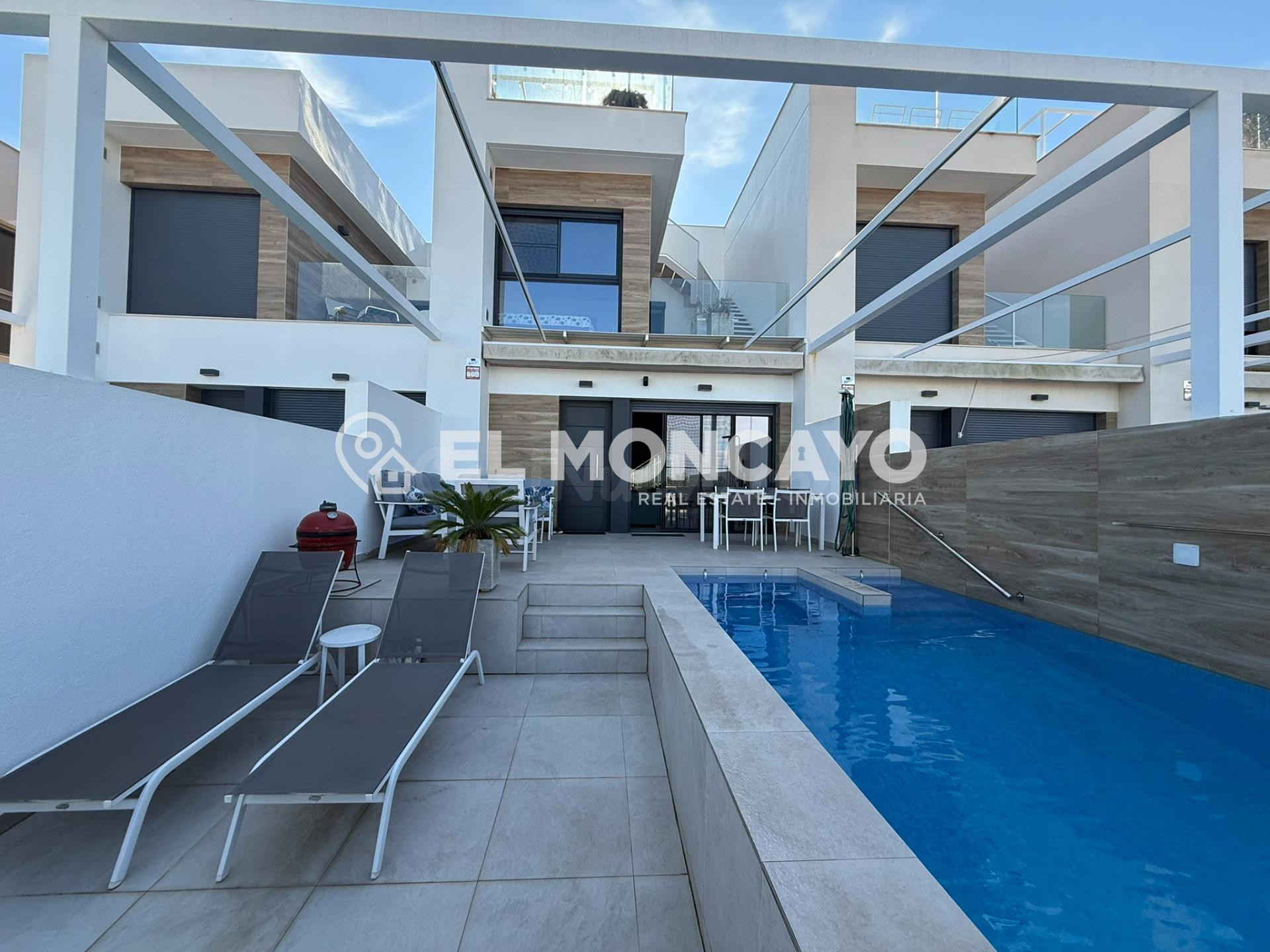 FANTASTICO CHALET ADOSADO DE RECIENTE CONSTRUCCIÓN EN ROJALES, ALICANTE, COSTA BLANCA SUR