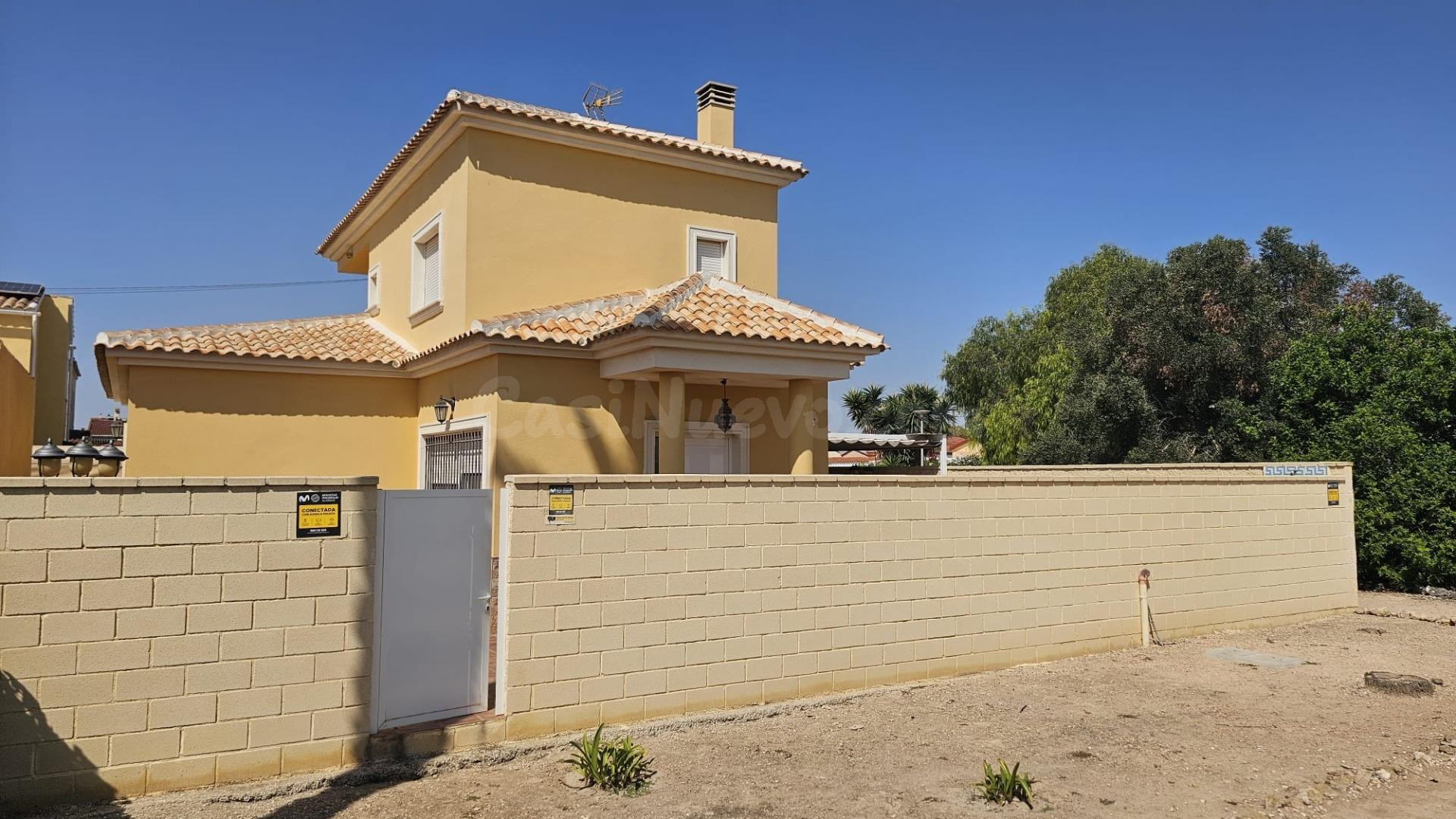 FANTÁSTICO CHALET EN LA MARINA CON PISCINA PRIVADA Y PARKING EN SUPERFICIE