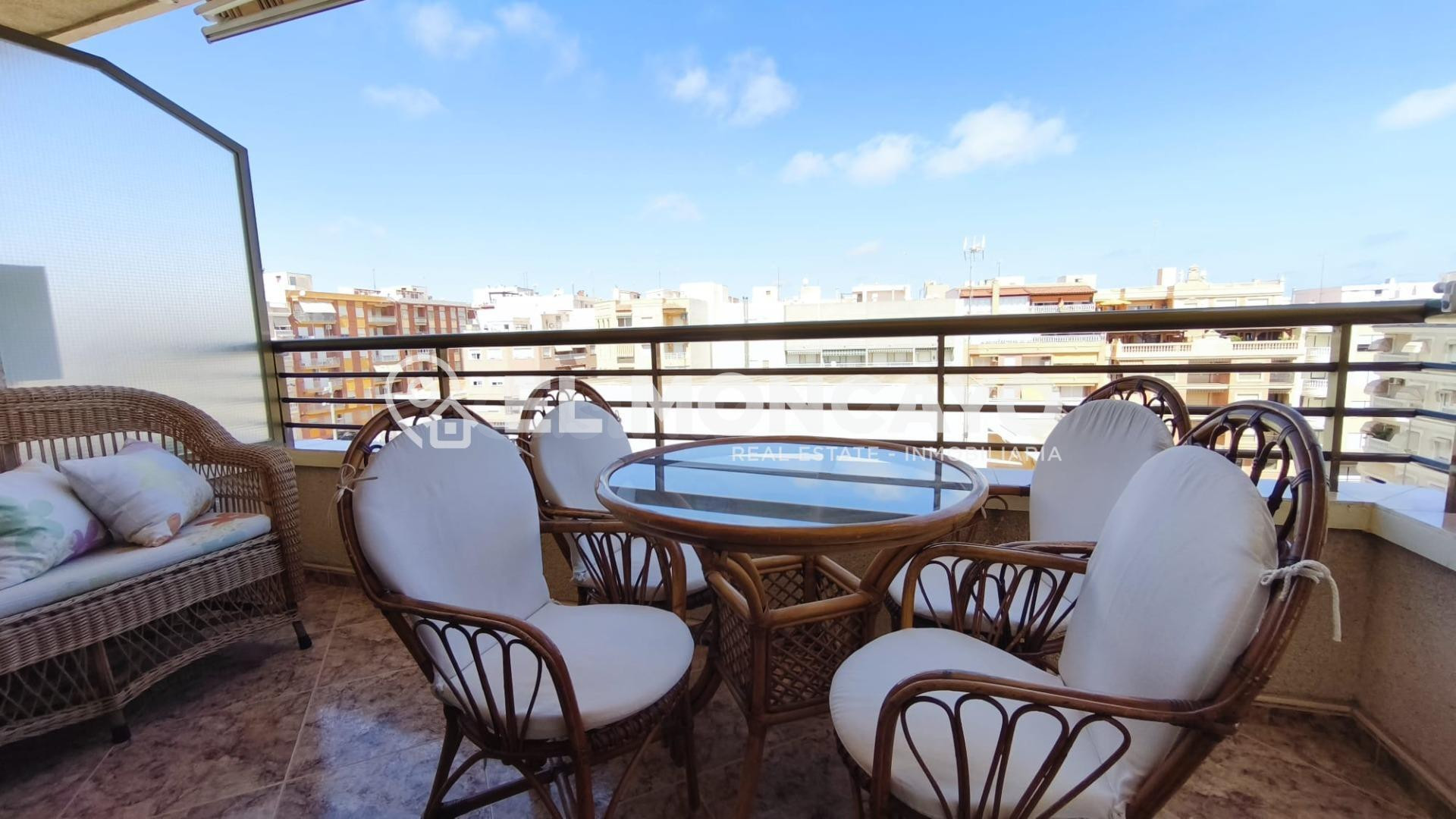 Fantástico apartamento con terraza cerca de las playas de Guardamar del Segura, Alicante, Costa Blanca
