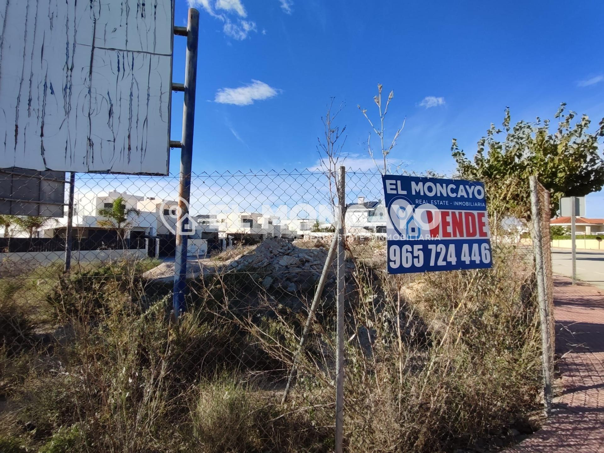 Amplia parcela comercial en Lo grané, San Fulgencio, junto a La urbanización La Marina