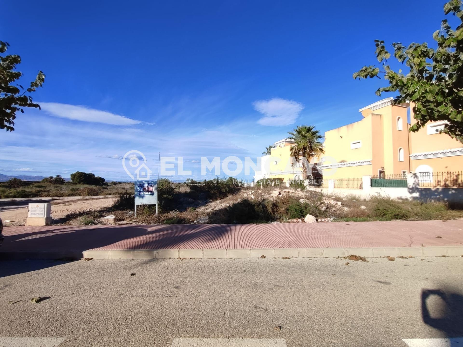 Amplia parcela comercial en Lo grané, San Fulgencio, junto a La urbanización La Marina