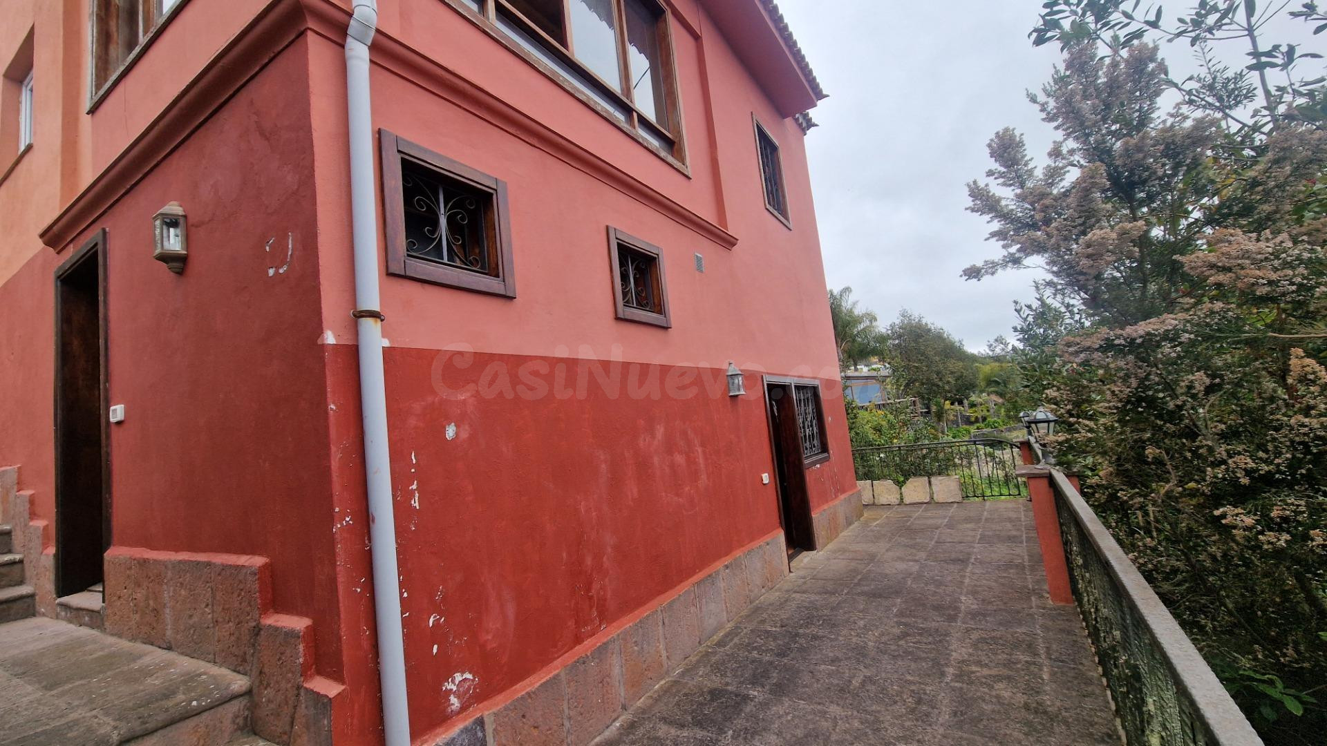 Casa con finca, terrazas, aparcamiento, preciosas vistas...
