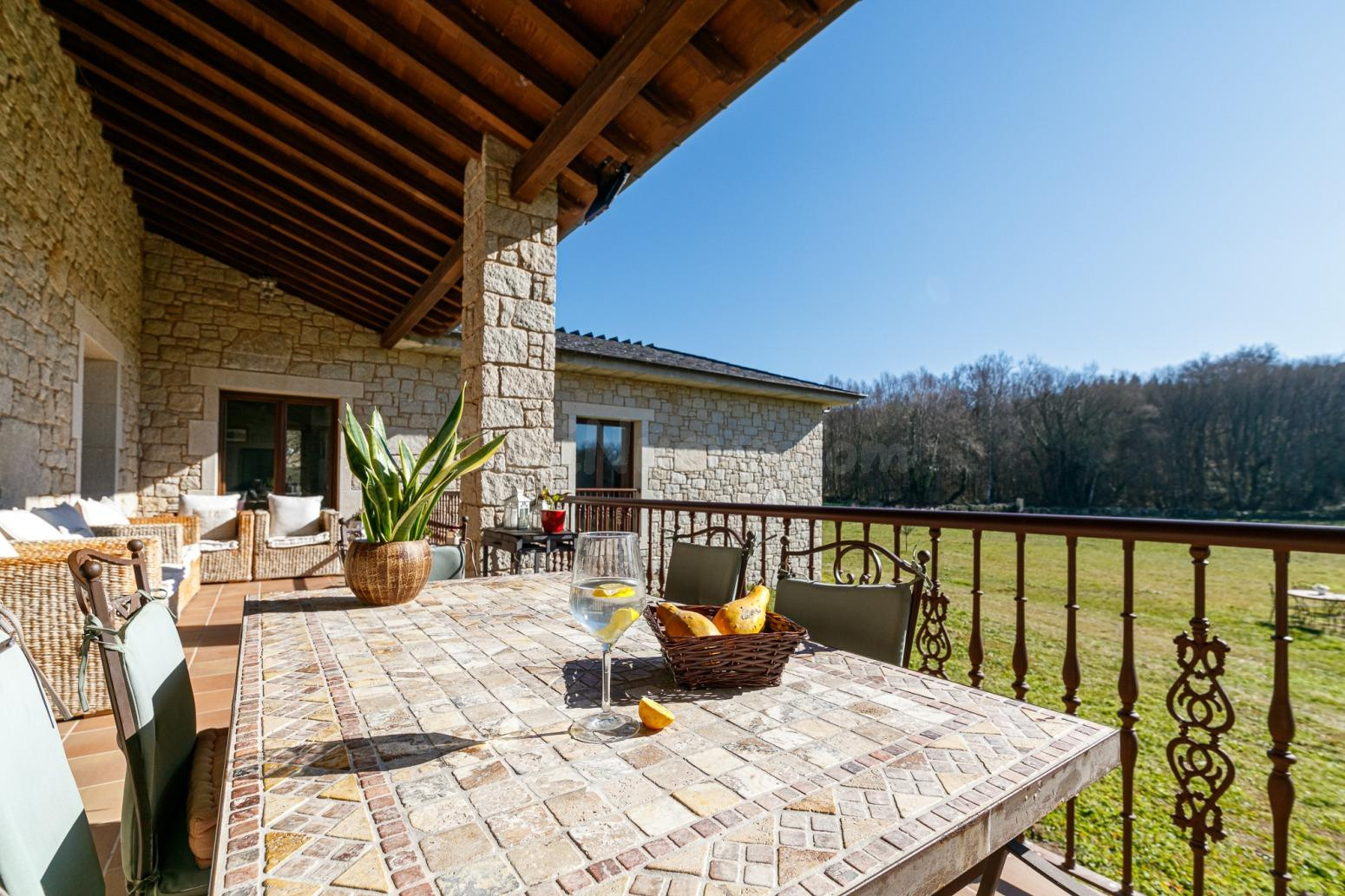 IMPRESIONANTE Y ESPECTACULAR CHALET RÚSTICO EN LUGO - foto 3