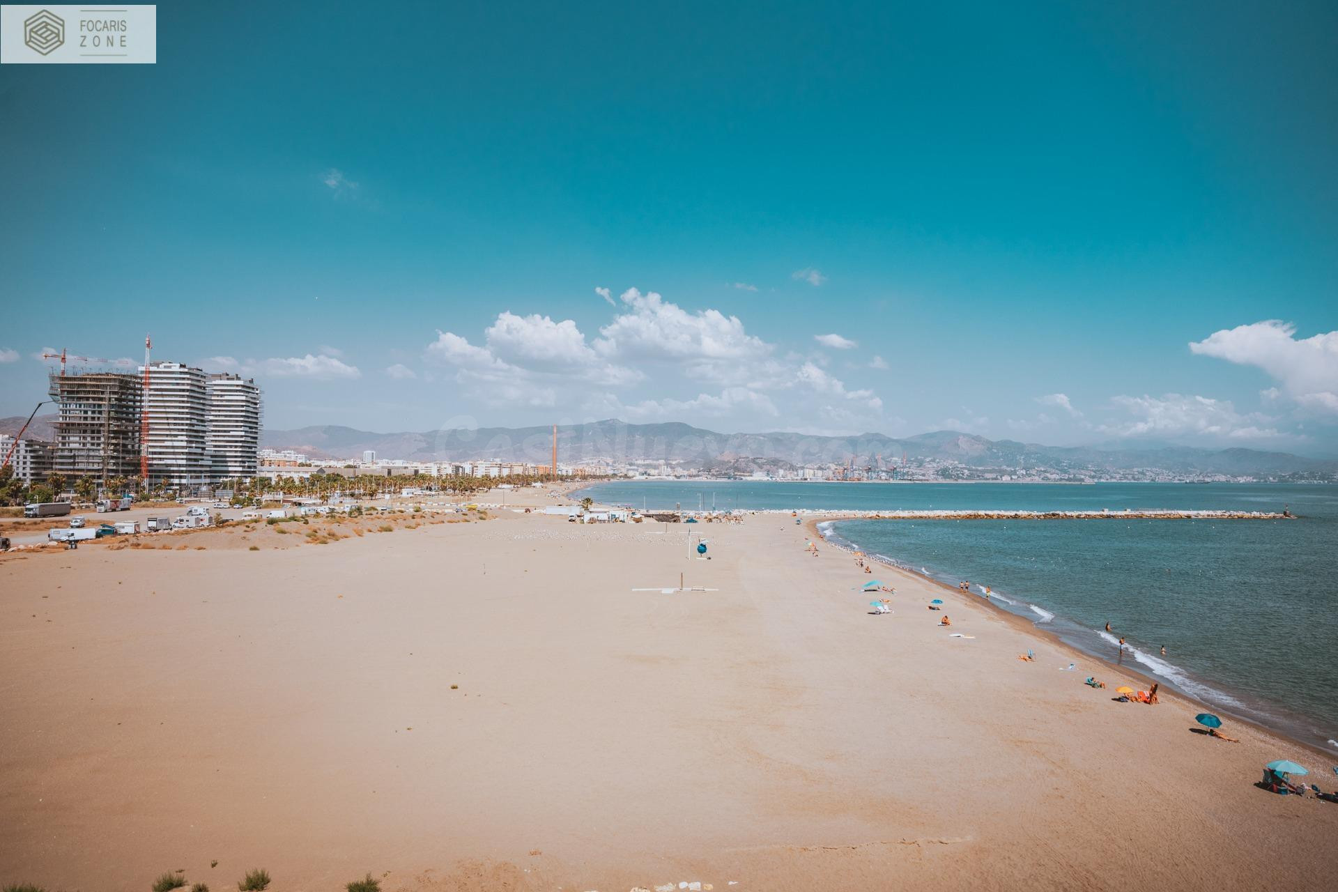 PRECIOSO PISO REFORMADO EN PRIMERA LÍNEA DE PLAYA