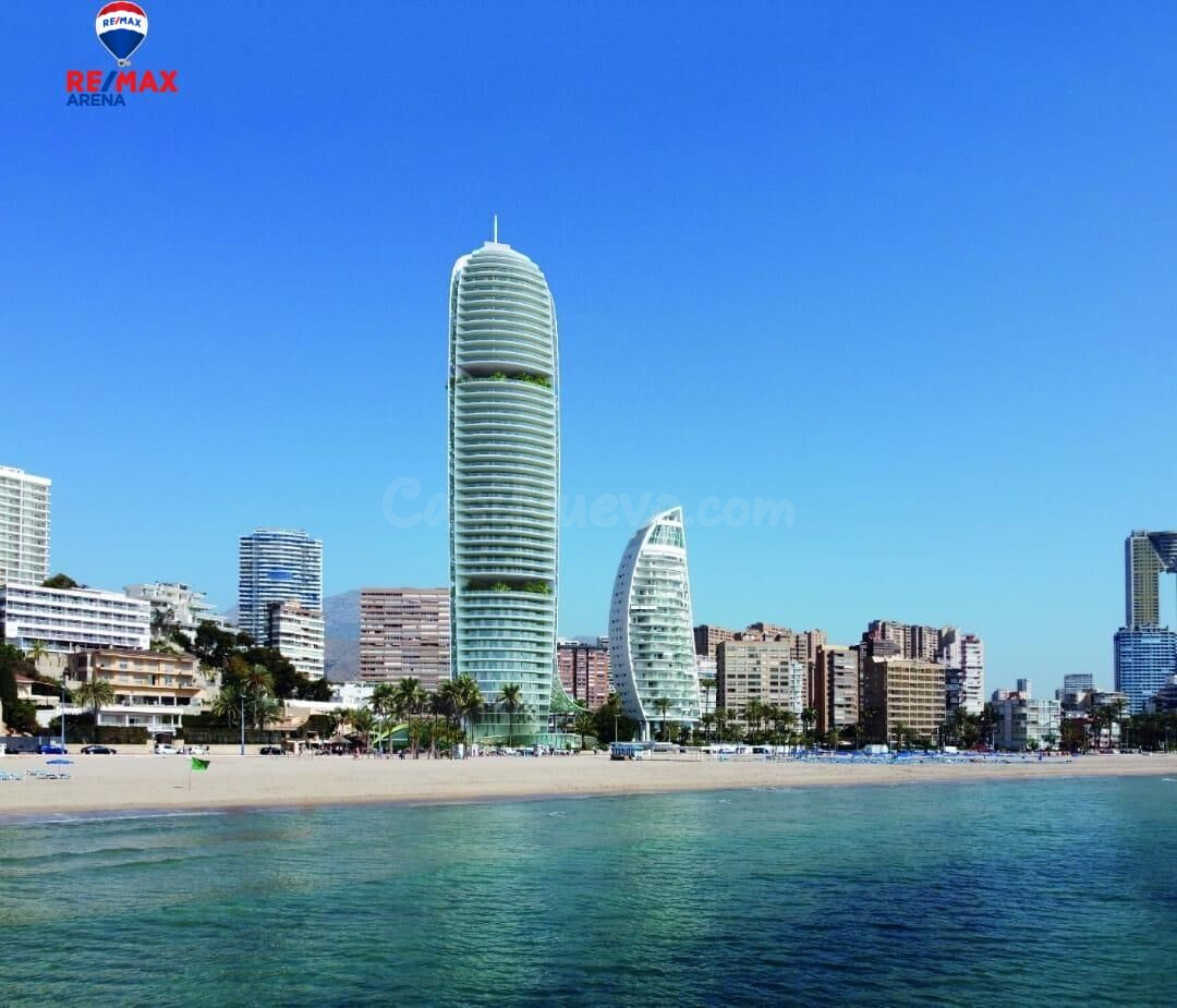 gran rascacielos en la primera línea de playa en Benidorm.