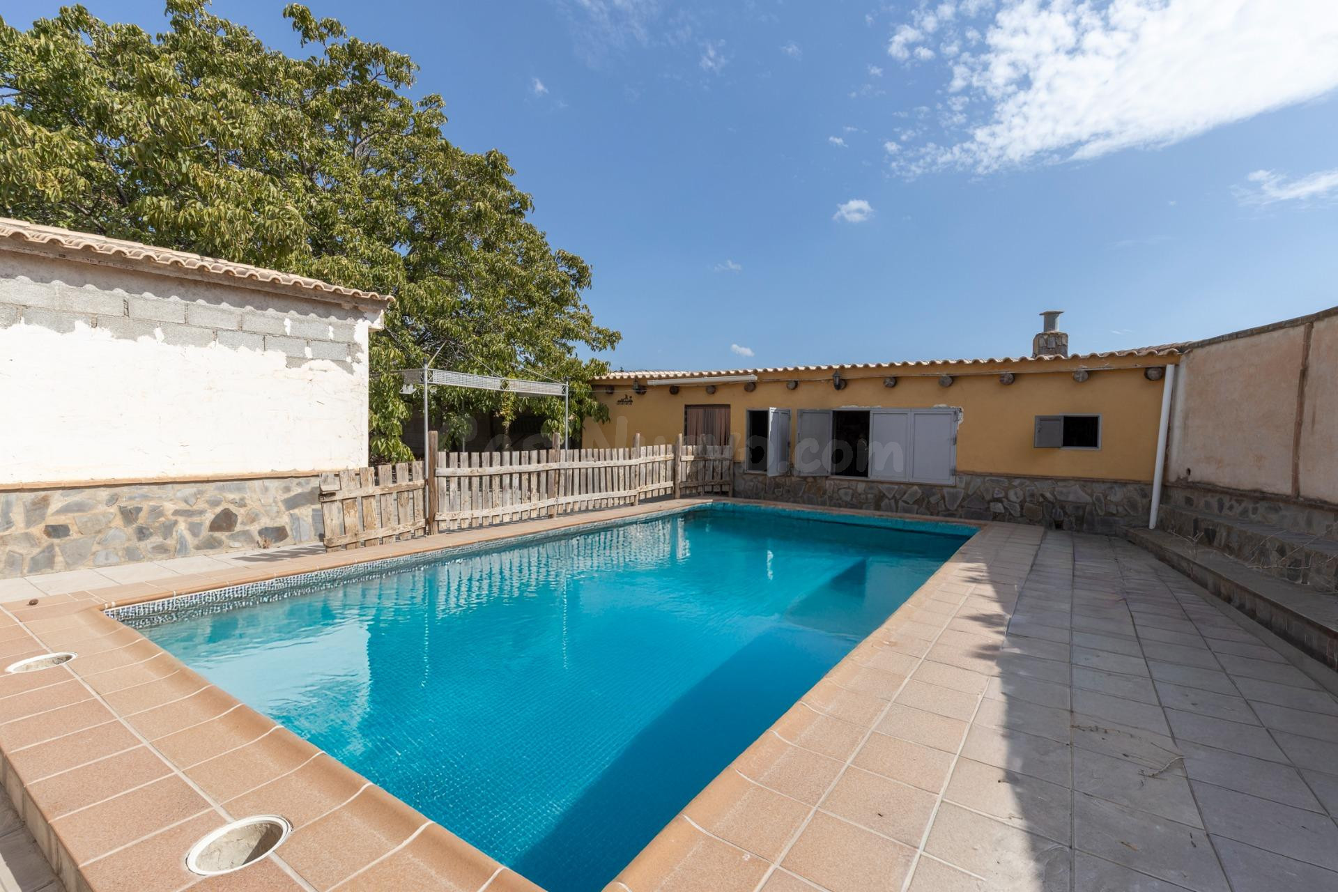TERRENO RÚSTICO CON CASITA, PISCINA Y BUEN ACCESO POR SOLO 129.900€!!!