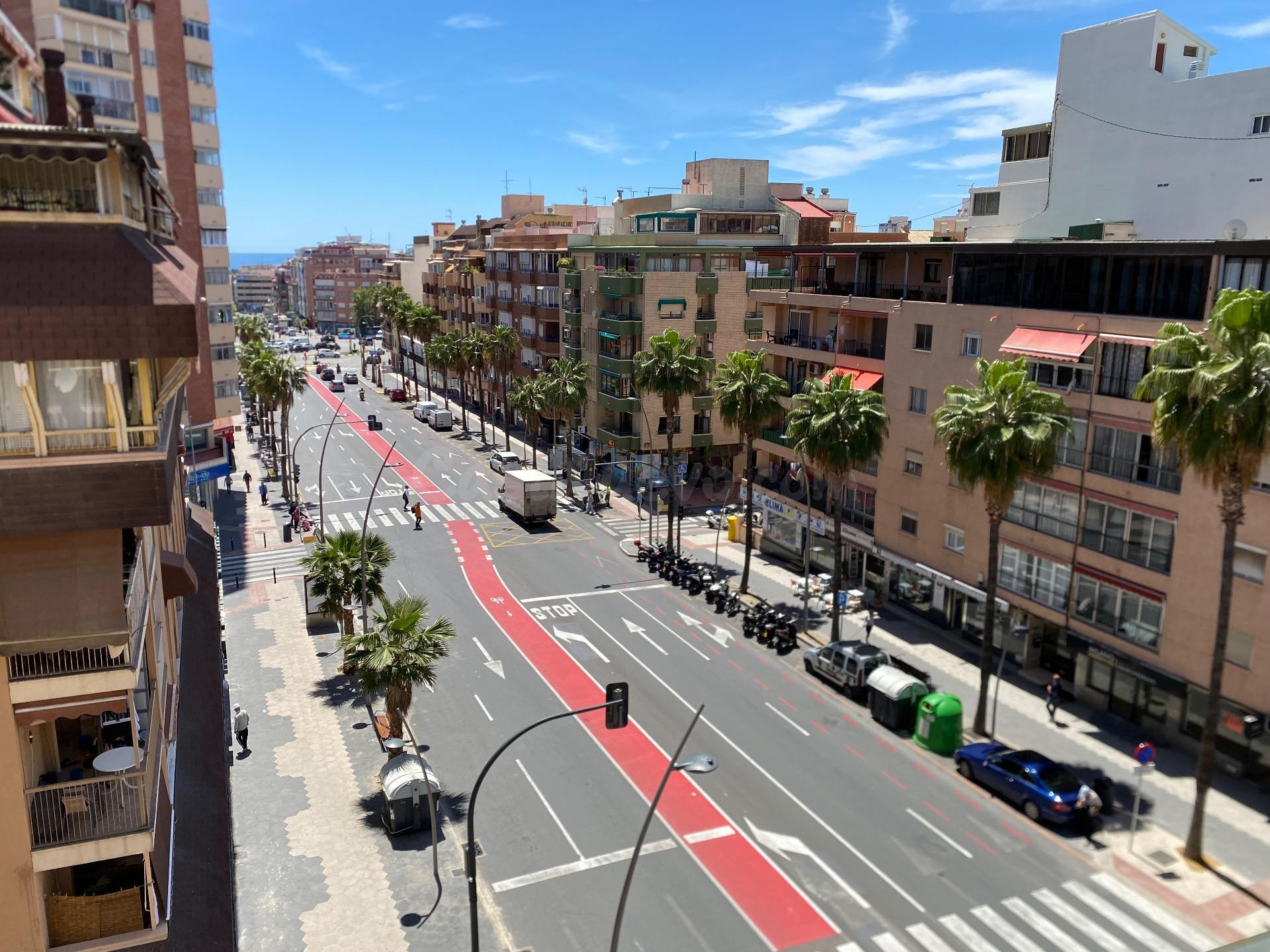 PISO 4 DORMITORIOS AV BENIARDA