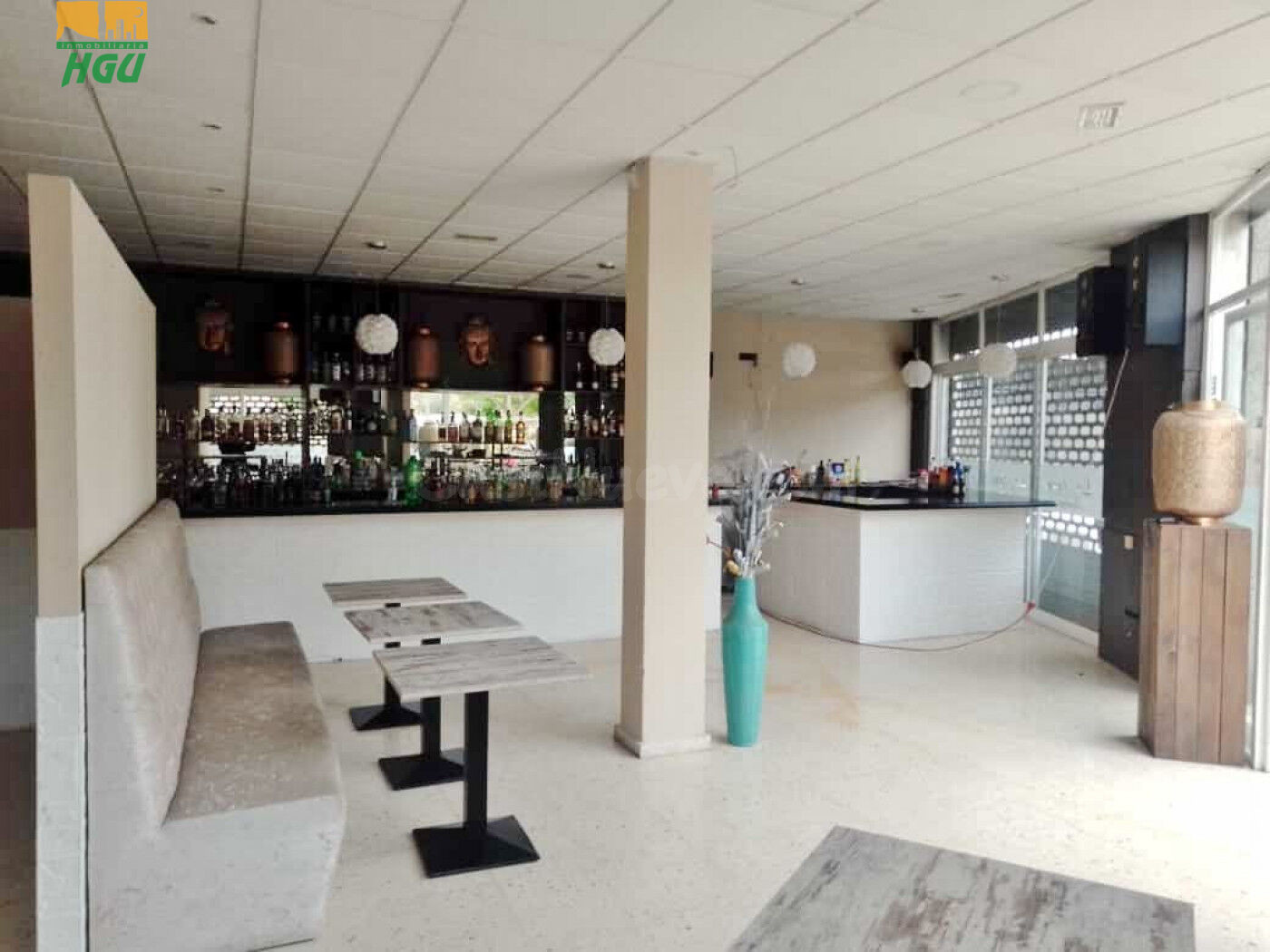 BAR CON GRAN TERRAZA