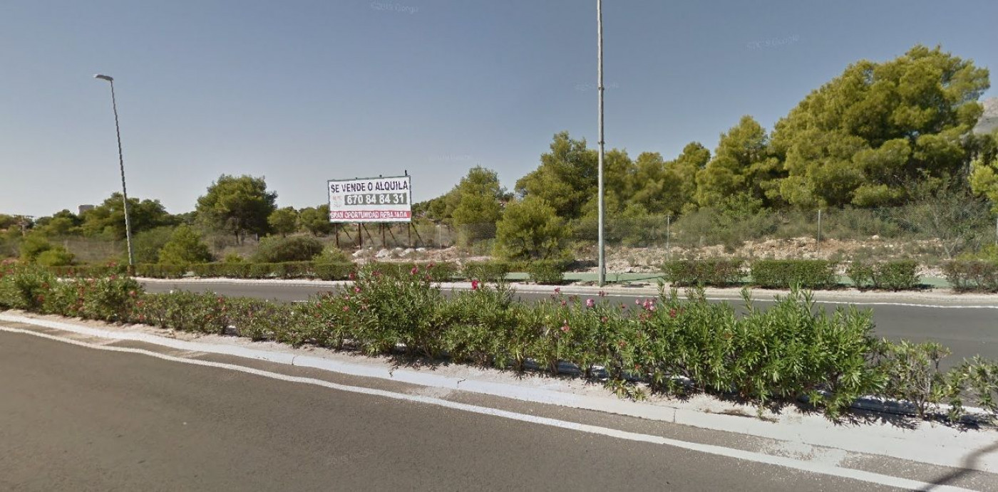 PARCELA EN BENIDORM FRENTE CENTRO COMERCIAL