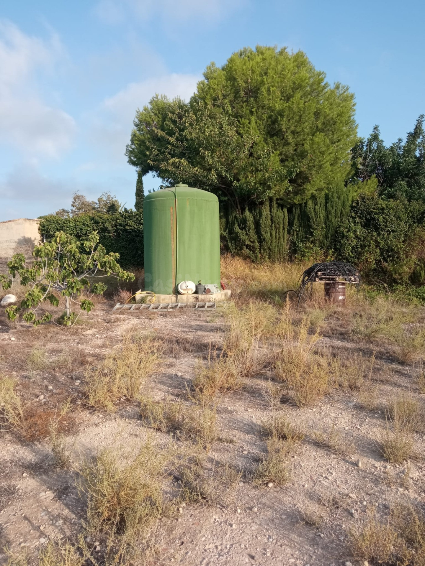 Terreno urbano vallado paro de construcción