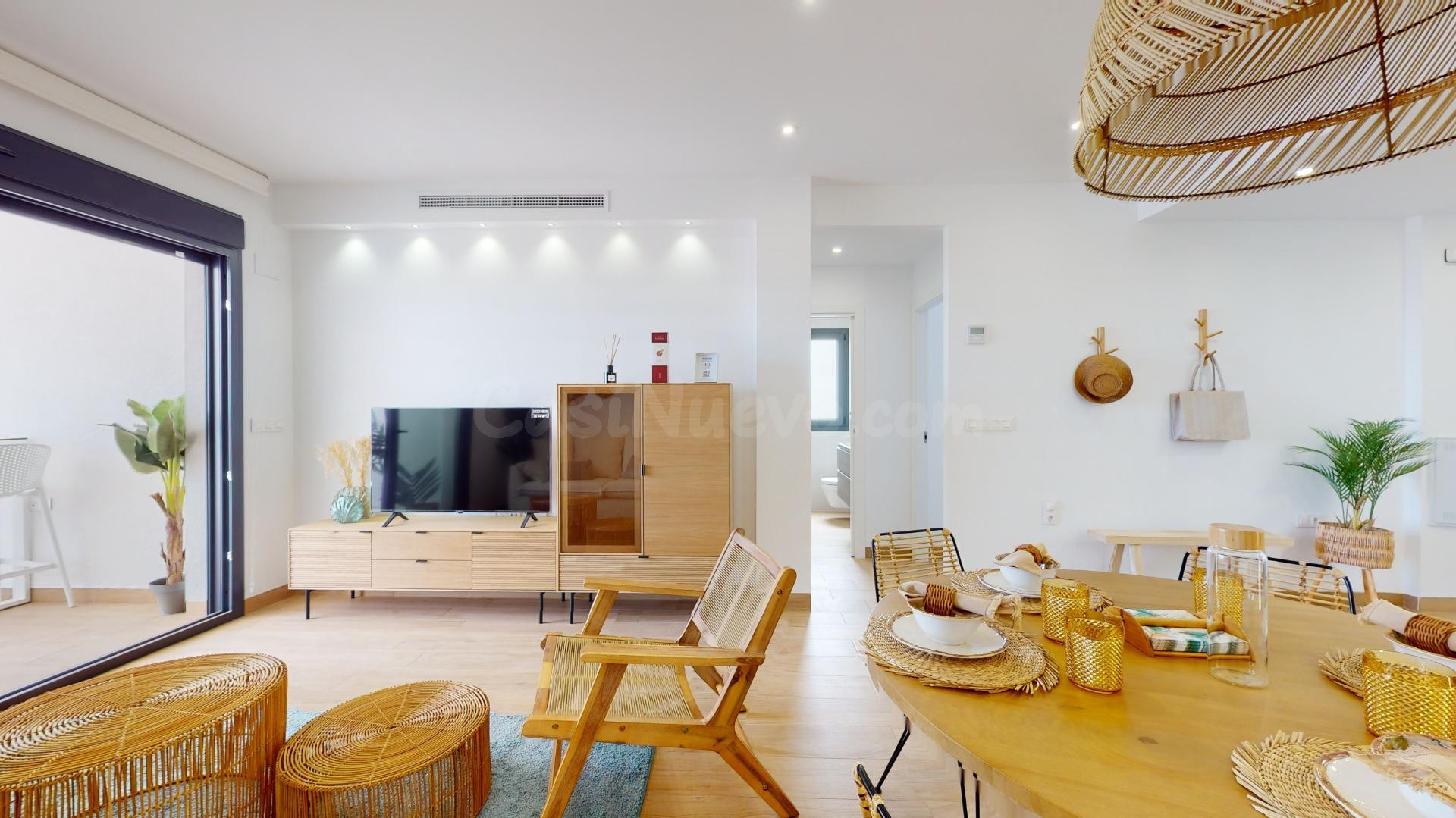 Bungalow Moderno de 2 Dormitorios con Gran Solárium y Vistas en Urbanización con Piscina – Torrevieja