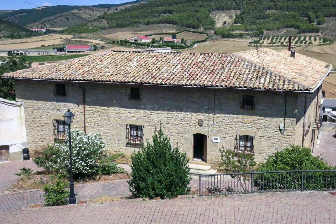 Casa palacio en venta en Aibar, edificación de 1400m2. Con   - foto 3
