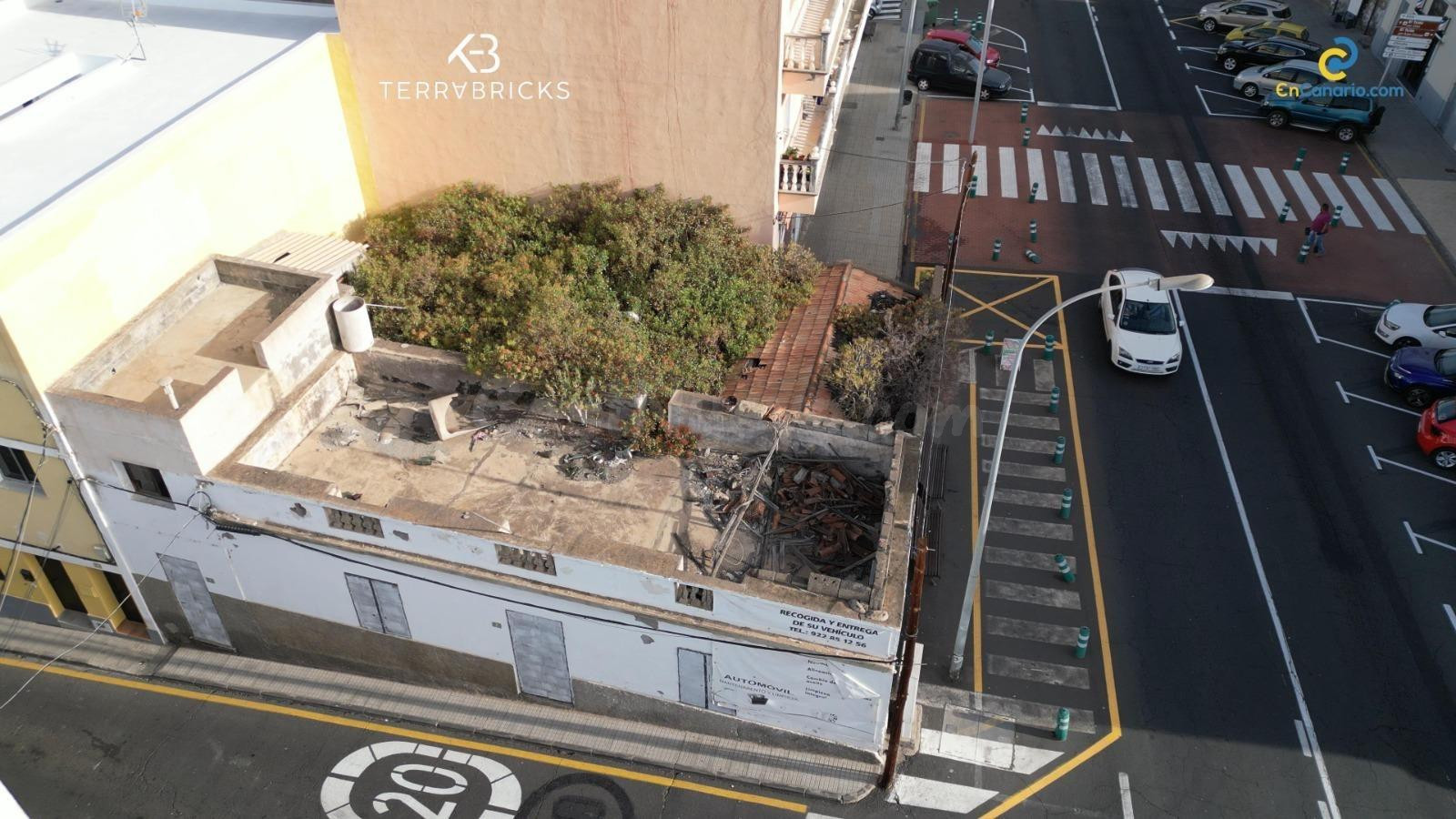 Venta de Casa 199 m2 con terreno de 160 m2 en Guia de Isora. Excelente ubicación