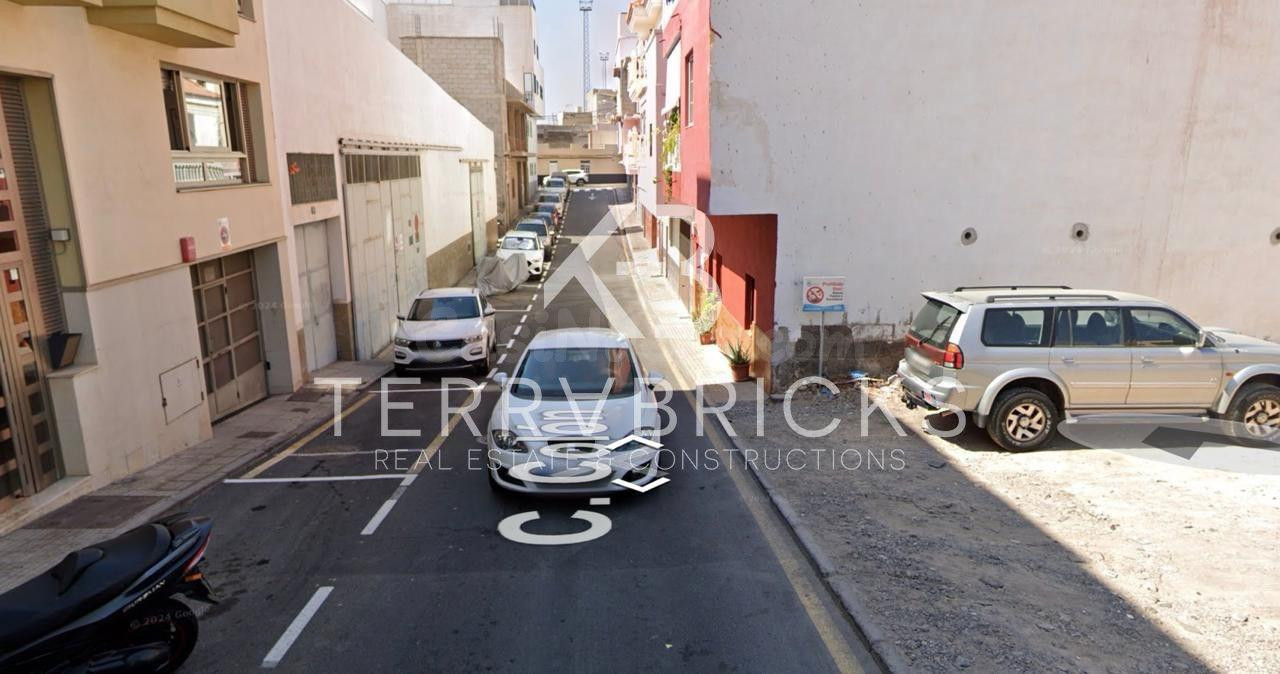 Se ofrece en venta un magnífico terreno urbano consolidado, ubicado en el pueblo de Alcalá, una de las zonas más demandadas del suroeste de Tenerife.