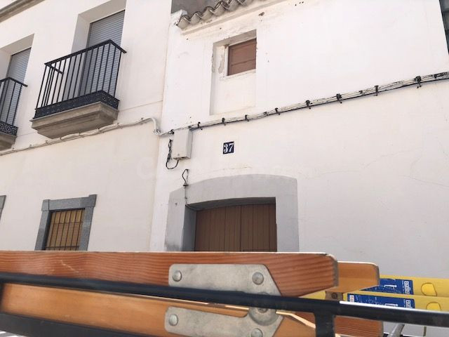 CASABANCO  VENDE CASA EN CASTUERA.