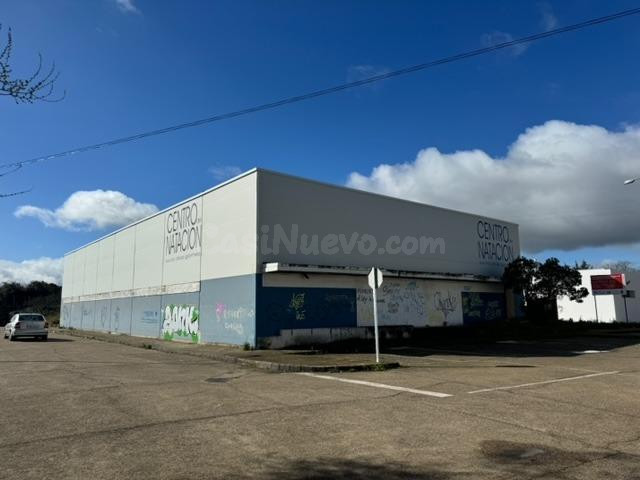 CASABANCO VENDE DOTACIÓN DEPORTIVA EN VALENCIA DE ALCANTARA. - foto 2