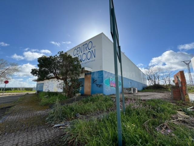 CASABANCO VENDE DOTACIÓN DEPORTIVA EN VALENCIA DE ALCANTARA. - foto 4