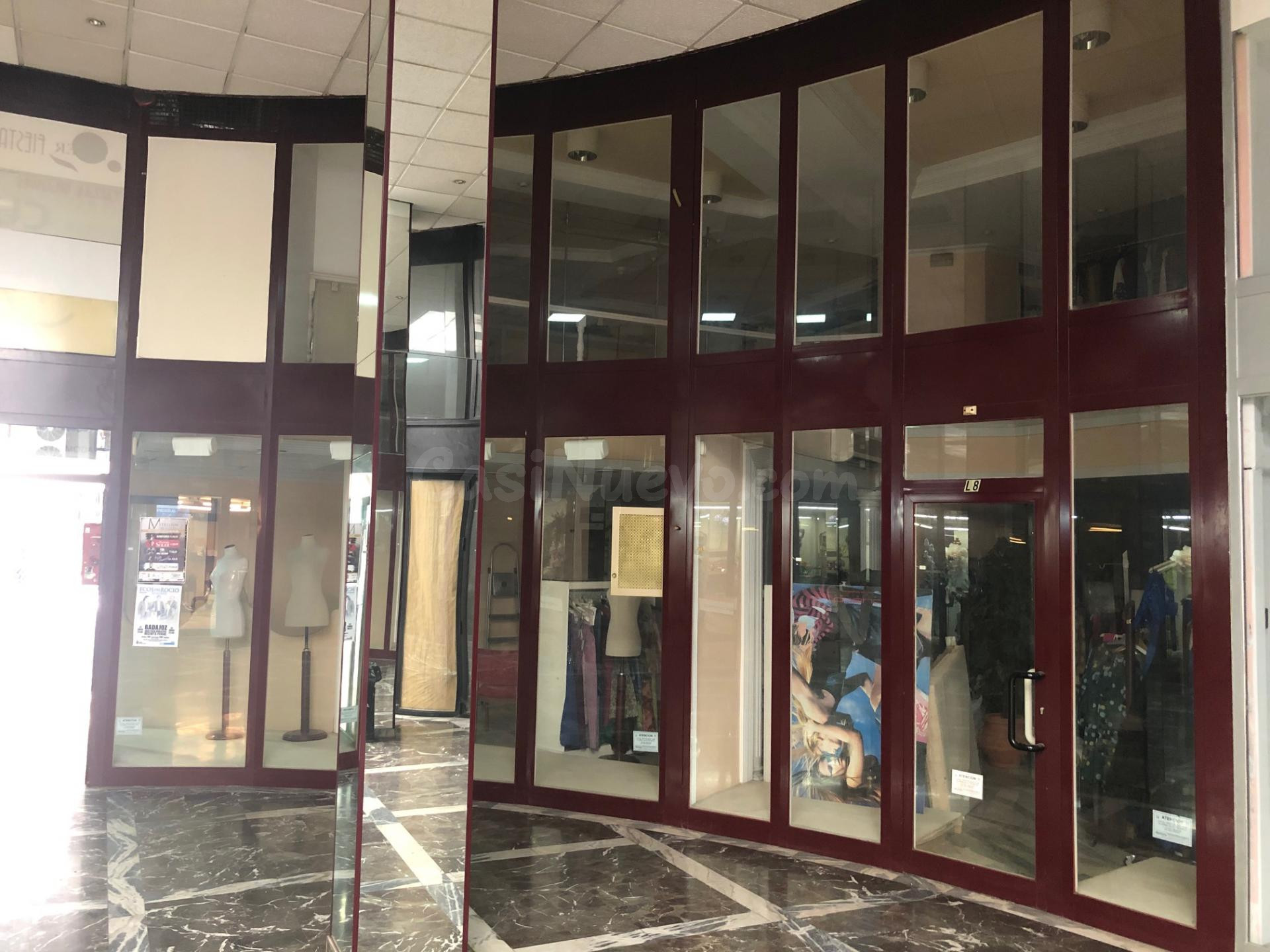CASABANCO VENDE LOCAL COMERCIAL EN BADAJOZ - foto 4