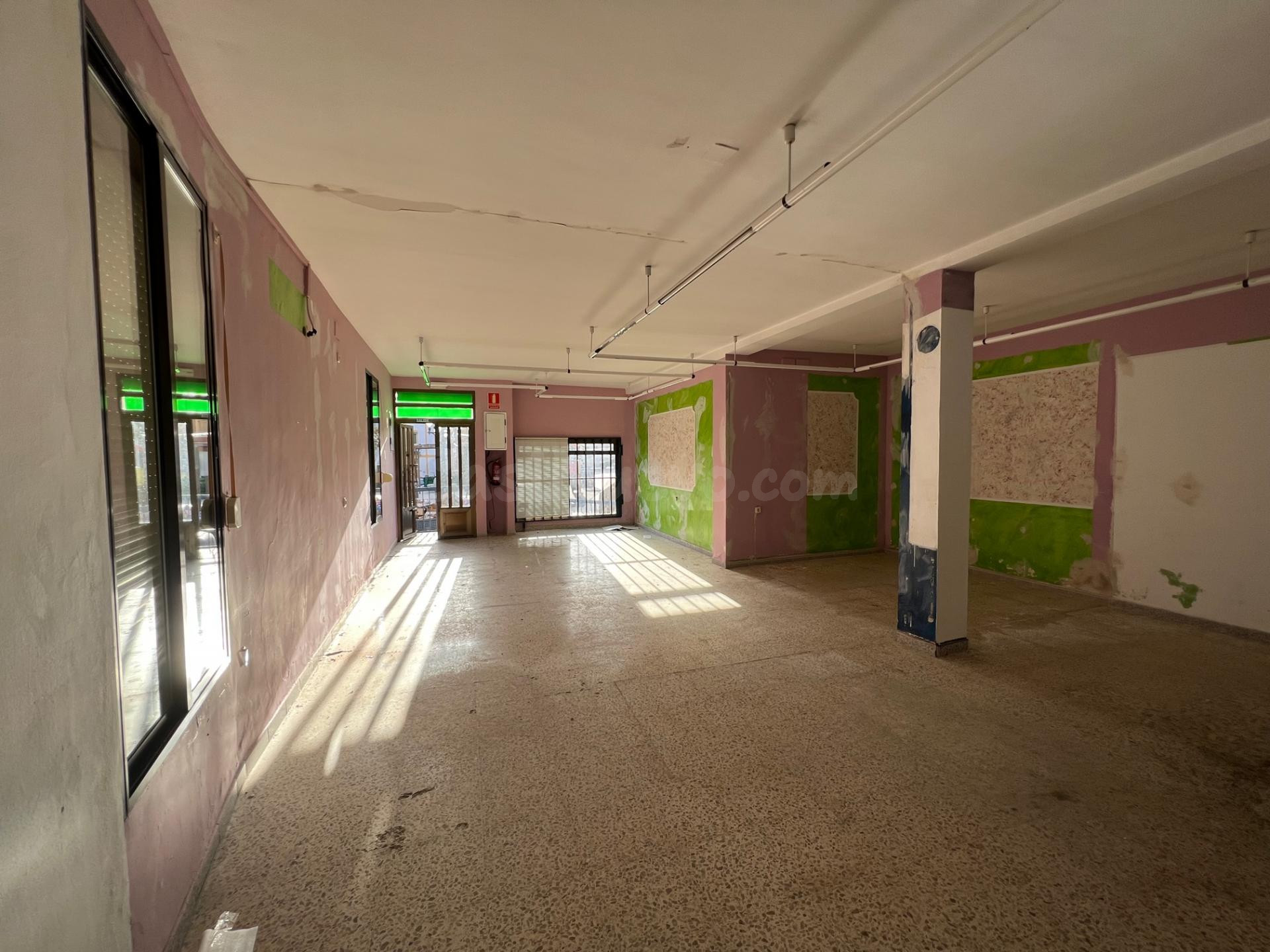 VENTA / ALQUILER DE LOCAL COMERCIAL EN ALANGE.
