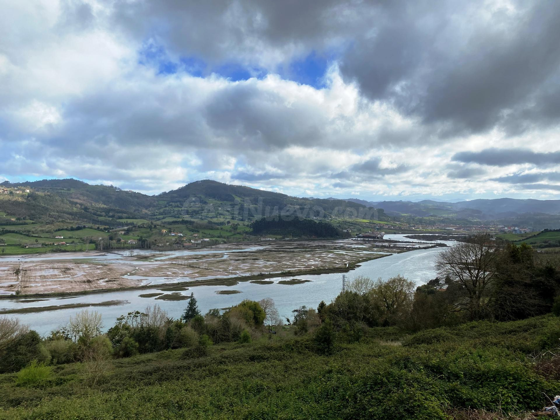 EXCLUSIVA PROPIEDAD CON VISTAS A LA RIA Y 70 HECTAREAS DE TERRENO