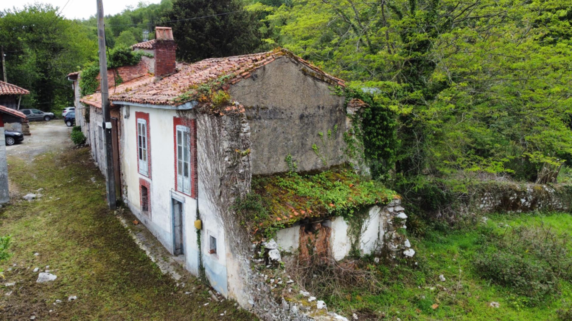 VENTA DE 2  CASAS A 2 KM DE LA PLAYA DE GUADAMIA