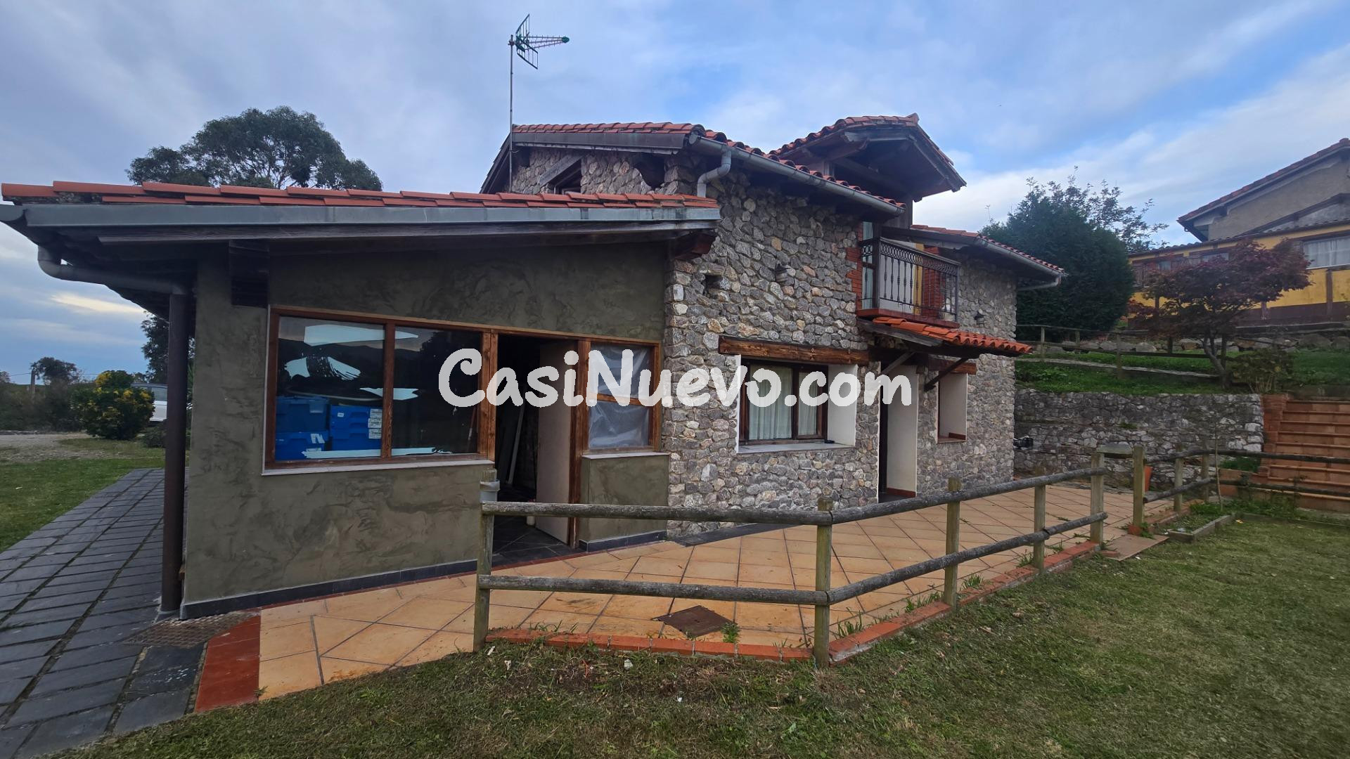 CASA CON DOS VIVIENDAD INDEPENDIENTES, TERRENO Y VISTAS A LO