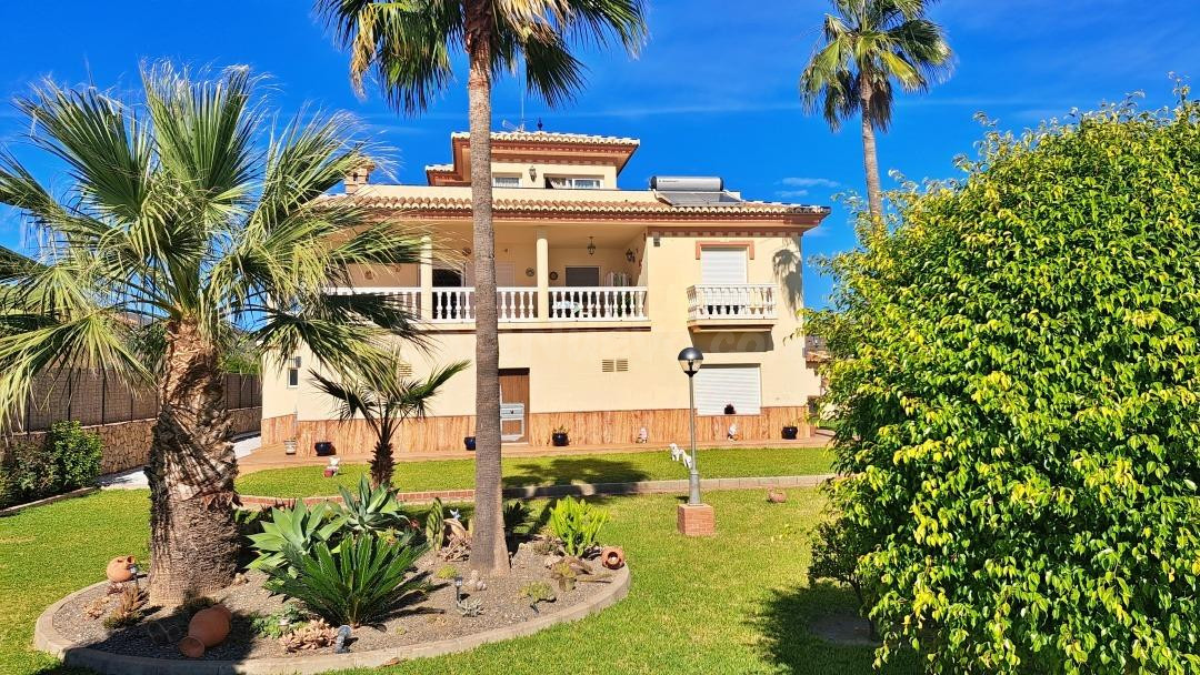 Villa exclusiva con fantásticas vistas al mar - foto 2