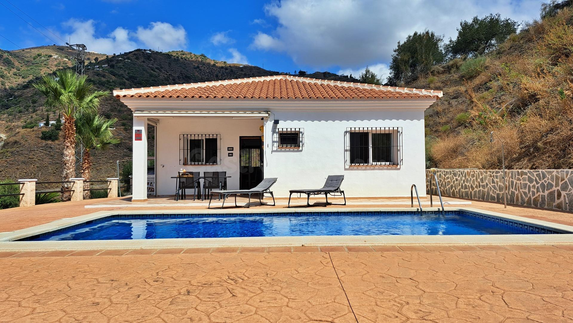 Encantadora Casa de Campo en Arenas: 3 Dormitorios, Piscina Privada y Vistas Espectaculares