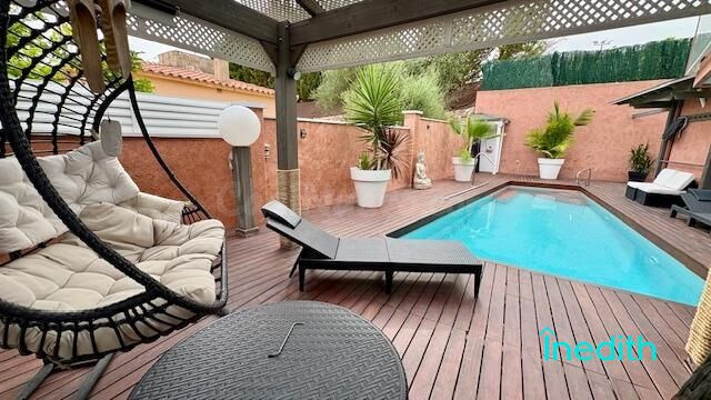 Casa o Chalet independiente en zona Residencial Cunit con piscina, como nueva!