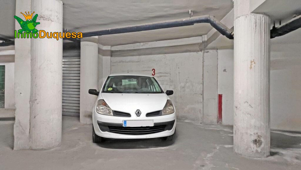 Aparcamiento para COCHE pequeño junto a Camino de Ronda. - foto 3