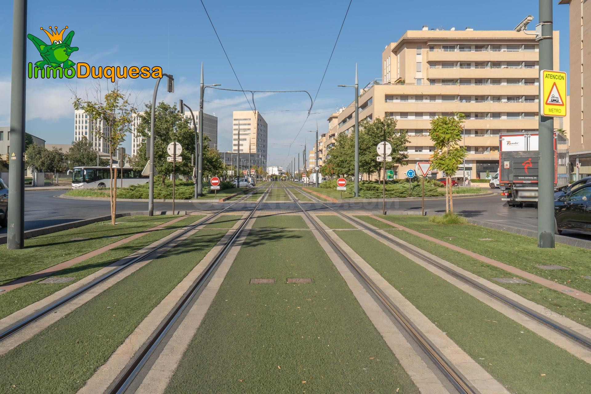 GRAN Local comercial junto al PTS. (Con mas de 150 m2) - foto 2