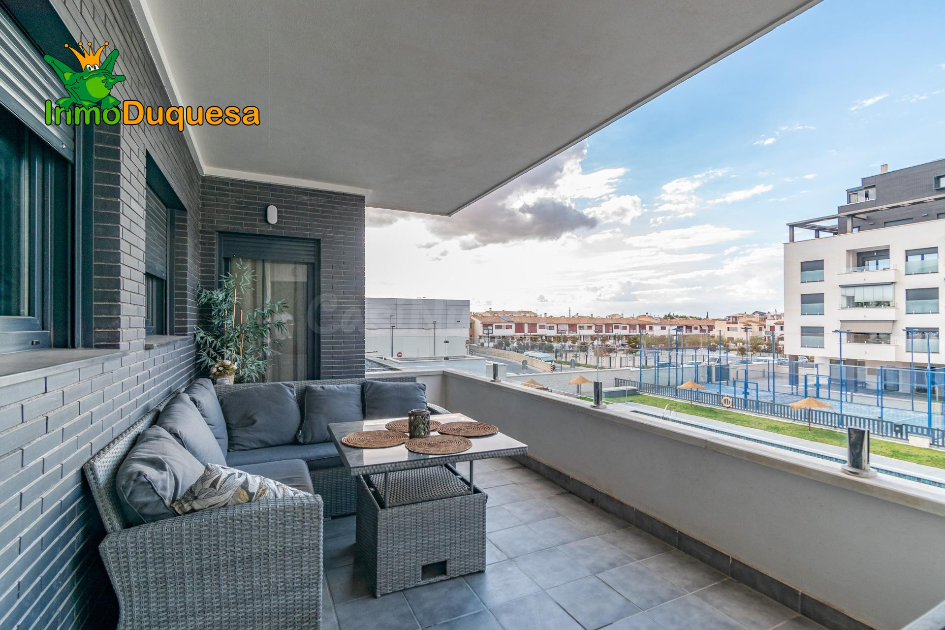 Piso de LUJO con 3 Dorm. PK + TR. (Junto al C.C. Nevada) - foto 4