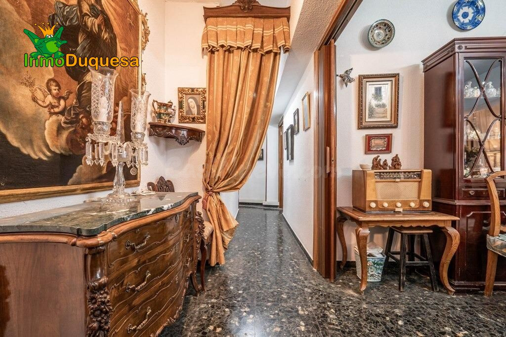 Piso junto plaza Socrates. con 4 Dorm. (Y aparcamiento opcio - foto 4