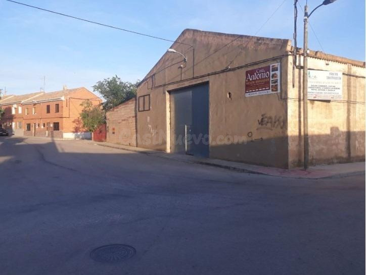 NAVE INDUSTRIAL EN TOBARRA DE 875 M2