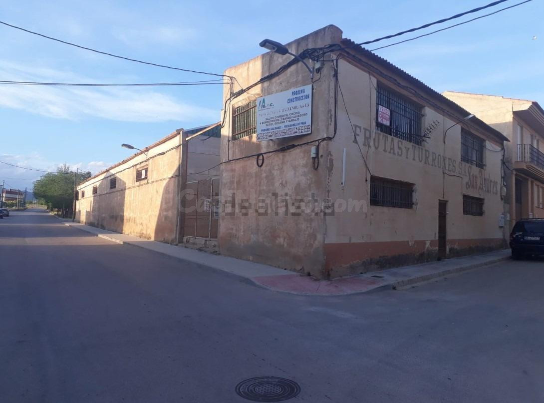 NAVE INDUSTRIAL EN TOBARRA DE 875 M2 - foto 2