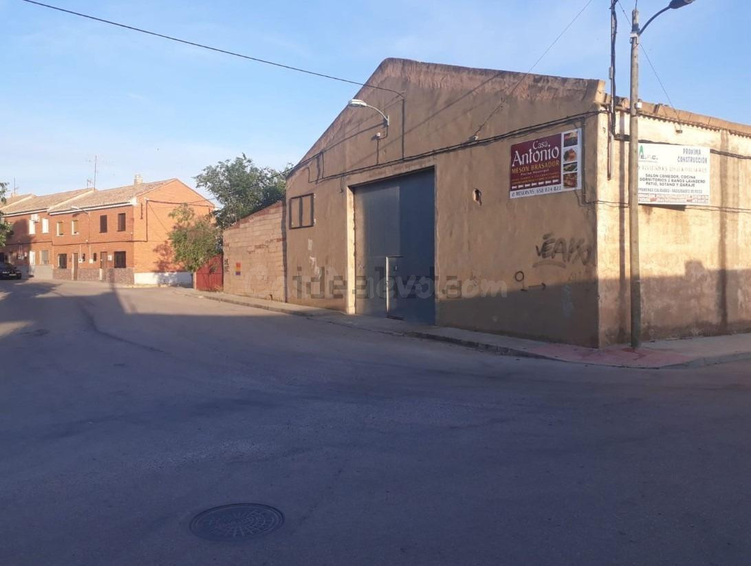 NAVE INDUSTRIAL EN TOBARRA DE 875 M2 - foto 3
