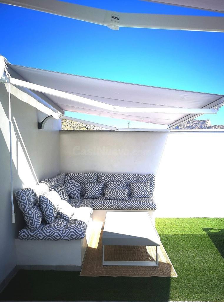 CASA DE UNA PLANTA CON TERRAZA DE 75 M2 EN PETRER