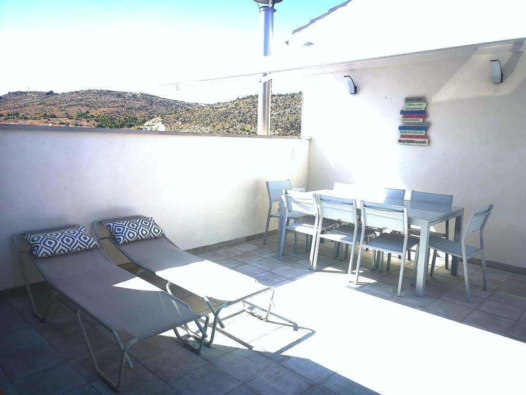CASA DE UNA PLANTA CON TERRAZA DE 75 M2 EN PETRER - foto 3