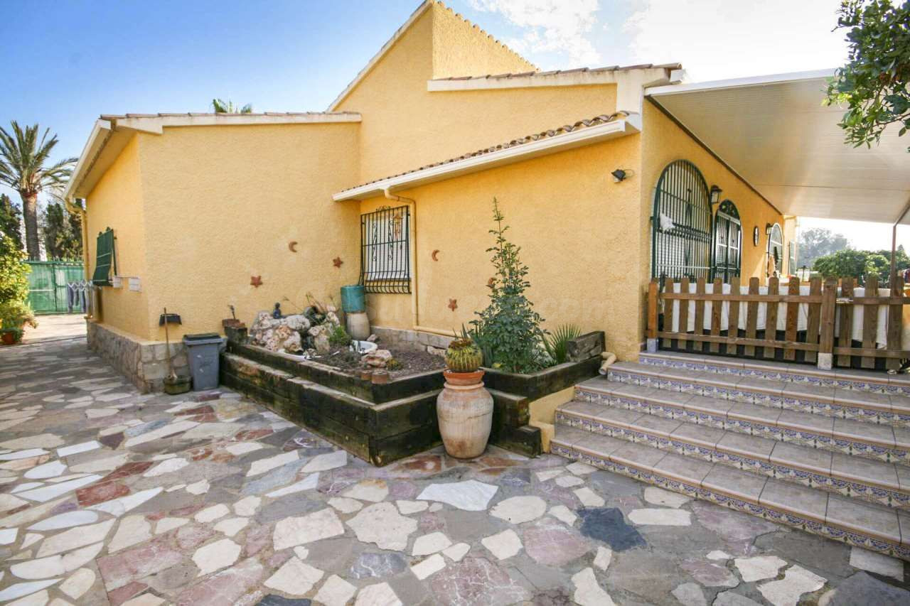 Villa en La Nucia - foto 2