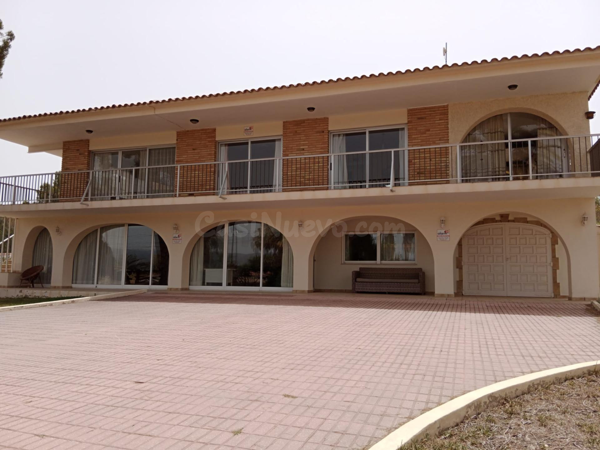 Villa de 337m2 con 4 habitaciones, piscina grande y parcela  - foto 5