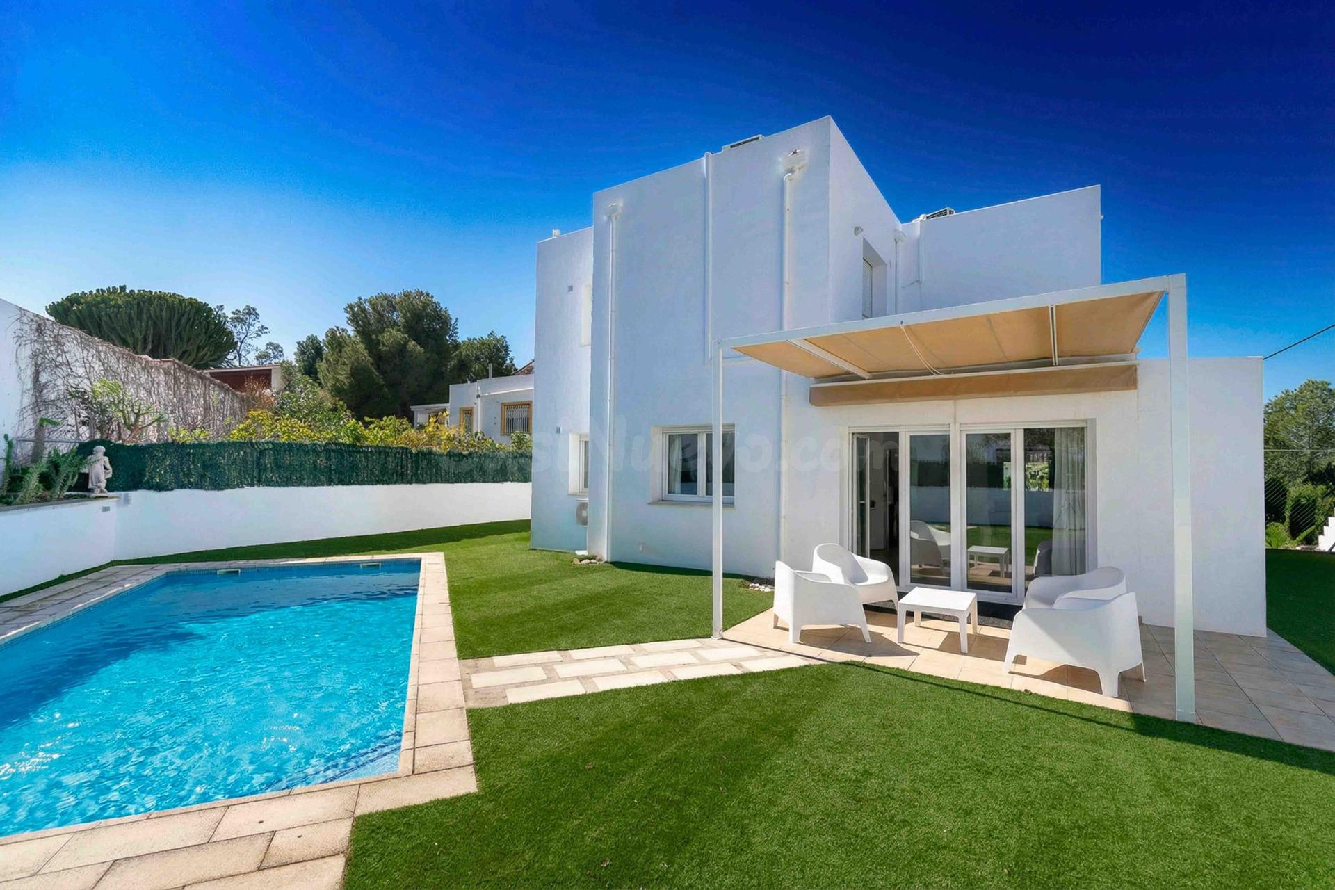 Chalet independiente de 200m2 con 538m2 de parcela, cuatro d - foto 3