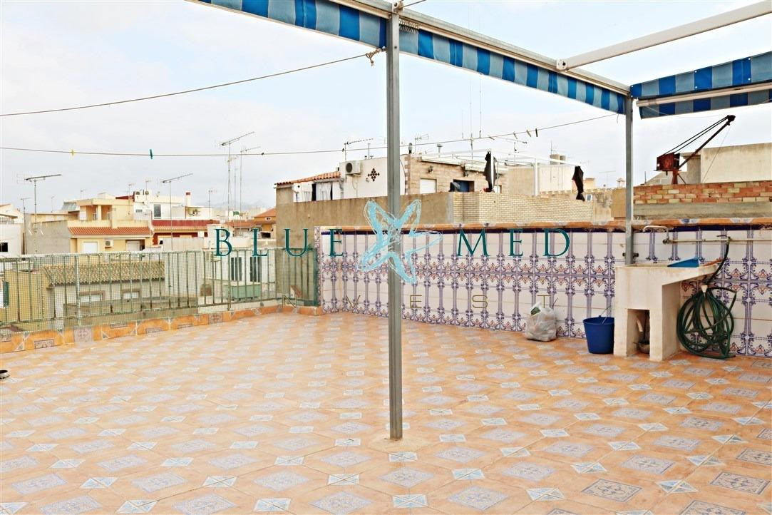 PISO CON AMPLIA TERRAZA EN SEGUNDA LÍNEA DEL PASEO MARÍTIMO - foto 3