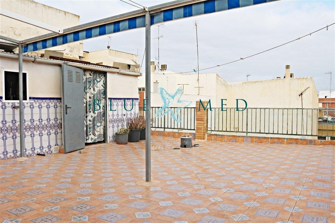 PISO CON AMPLIA TERRAZA EN SEGUNDA LÍNEA DEL PASEO MARÍTIMO - foto 4