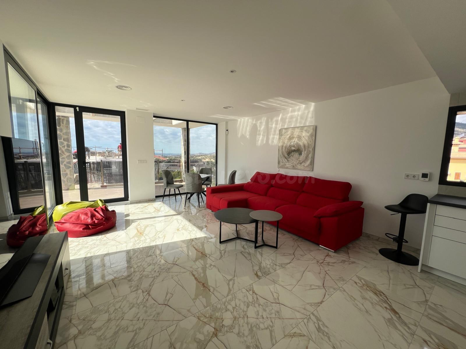 SE VENDE CHALET CON MAGNIFICAS VISTAS EN FINESTRAT - foto 3