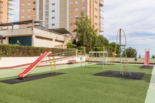 SE ALQUILA UN PISO EN LA PRIMERA LÍNEA DE PONIENTE, BENIDORM - foto 5