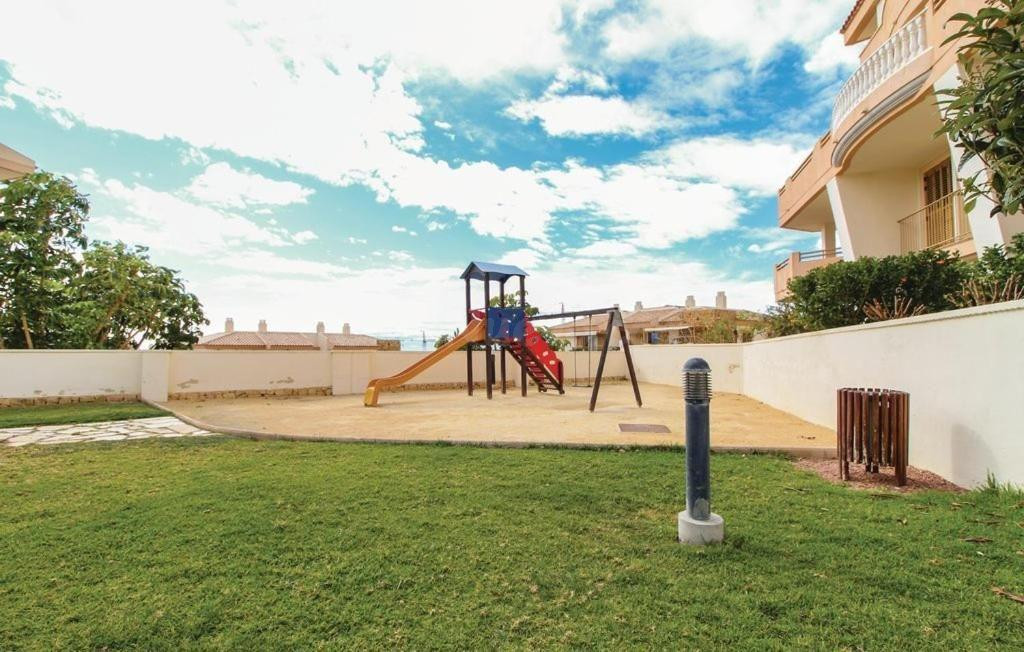 SE ALQUILAN APARTAMENTOS DE LARGA TEMPORADA - foto 3
