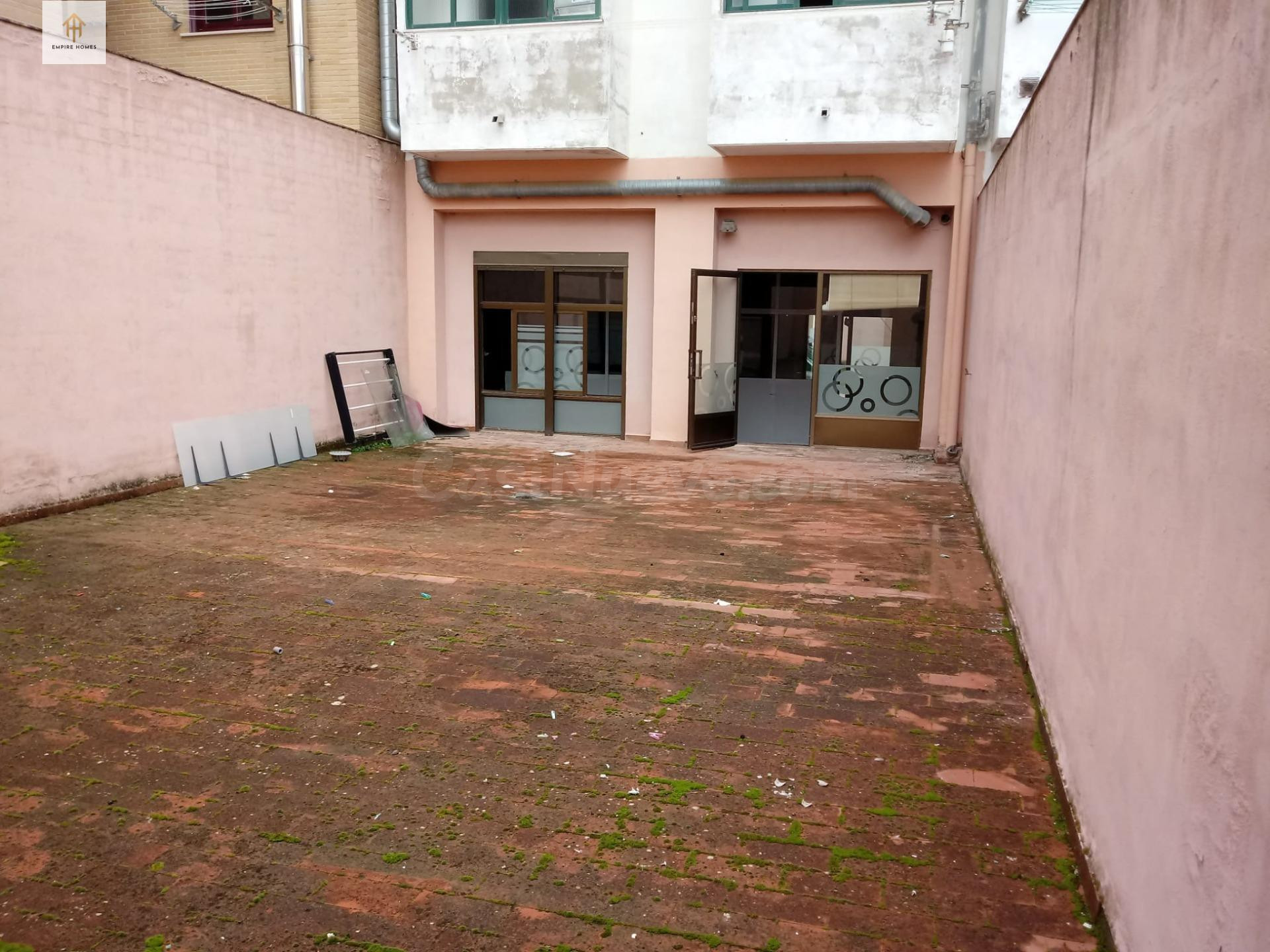 Se ALQUILA LOCAL en ZONA CENTRO - foto 2