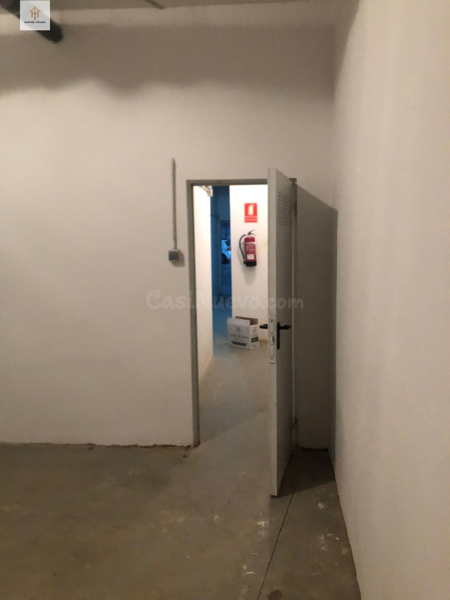 SE ALQUILA O SE VENDE TRASTERO en C/Margallo (Cáceres) - foto 3